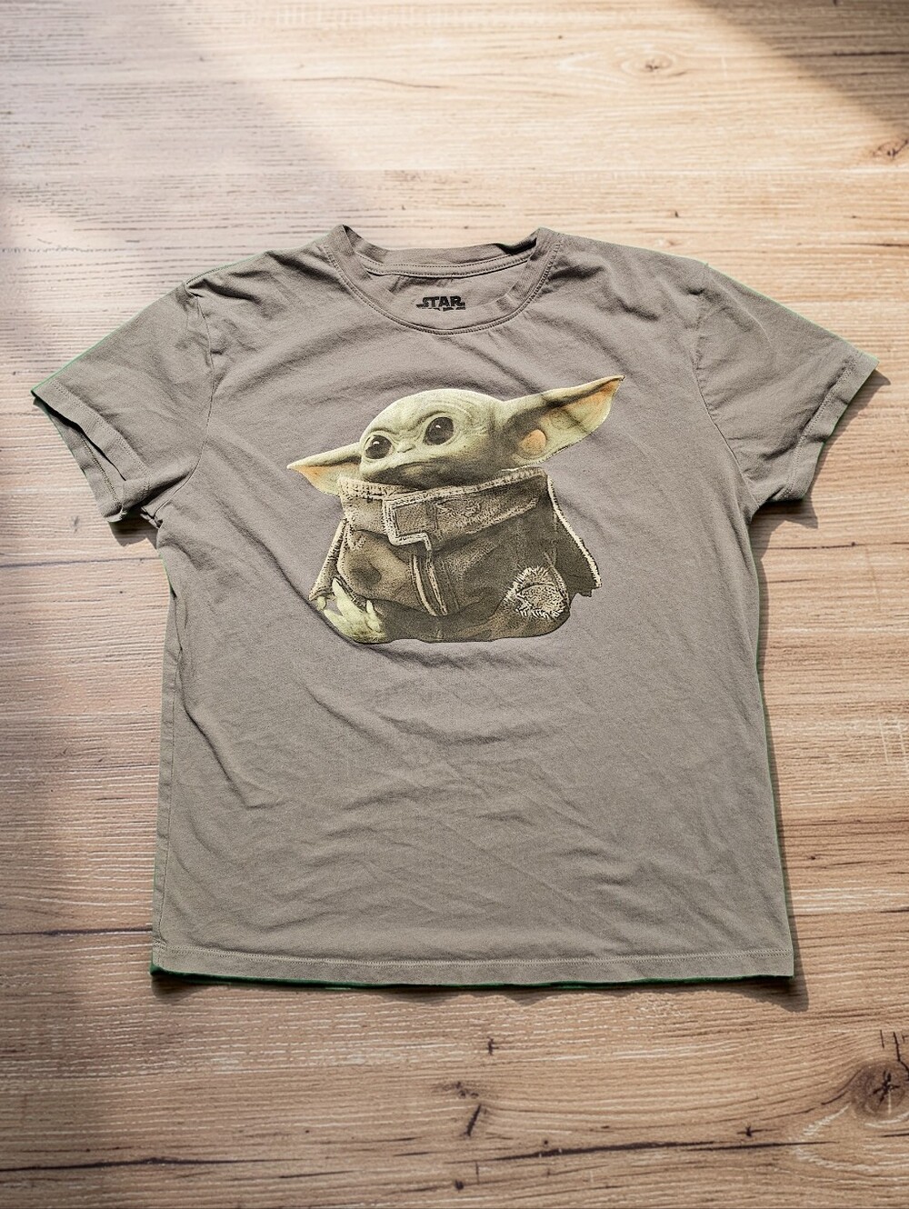 STAR WARS Tee - Olive. Size L. Excellent Condition!